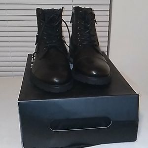 Black Bar III  boots size 9½